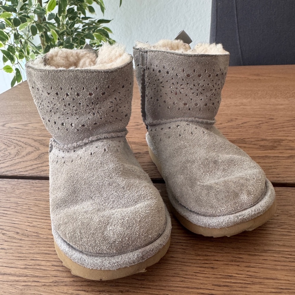 Ugg kids Suede Ankle Boots with Cutout Design
